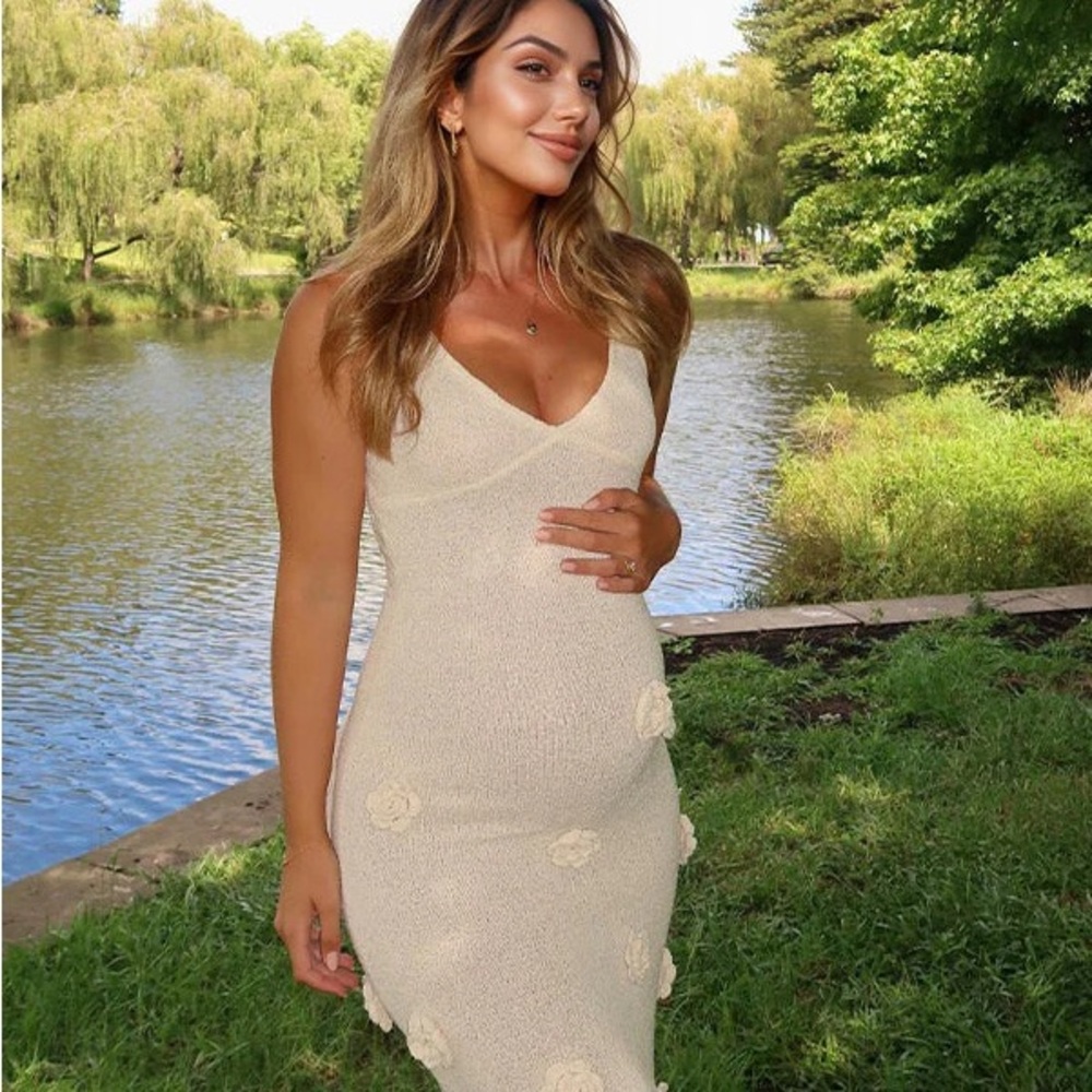Elegant Cream Sleeveless Dress